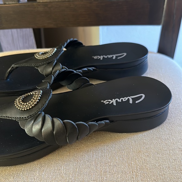 Clarks Women’s Leather Braided Slip On Sandals Flats Black Size 8 - Picture 2 of 8